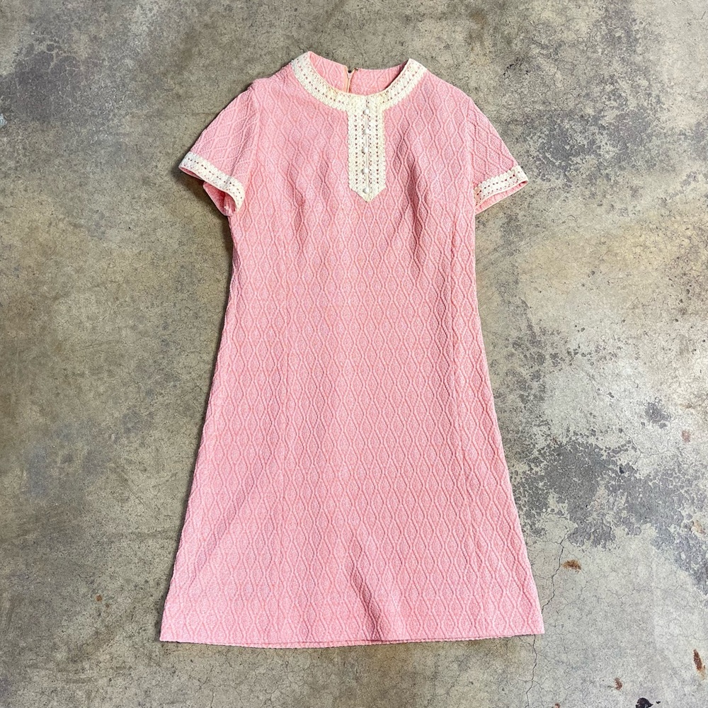 Vintage Geometric Textured Diamond Knit Short Sleeve Mini Dress Pink Cream Lace